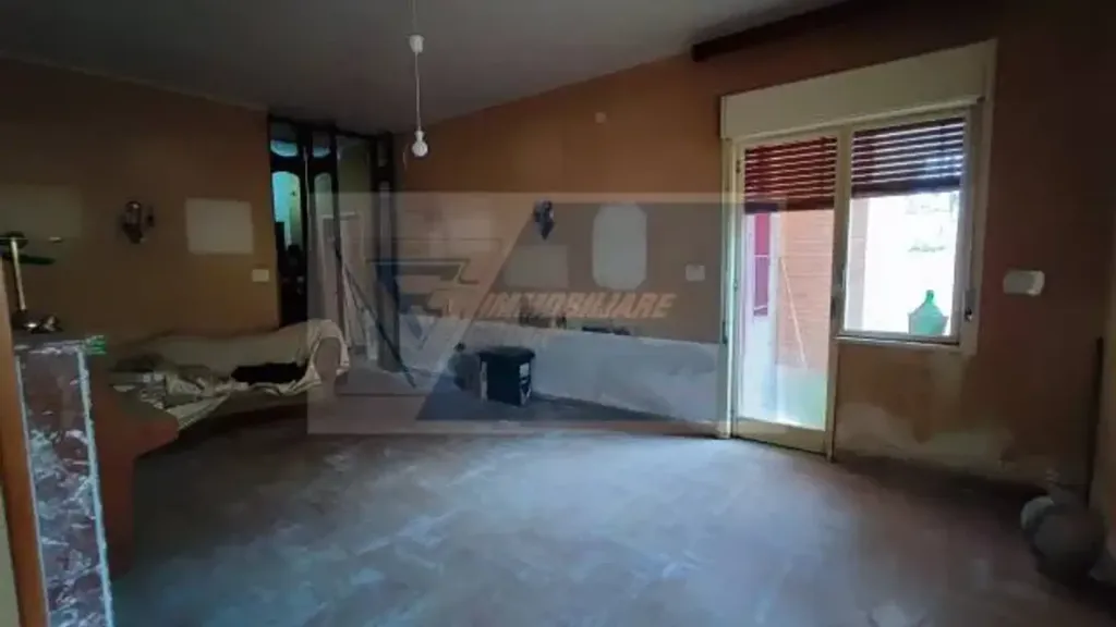Séjour - Semi-Detached House for Renovation in Siracusa