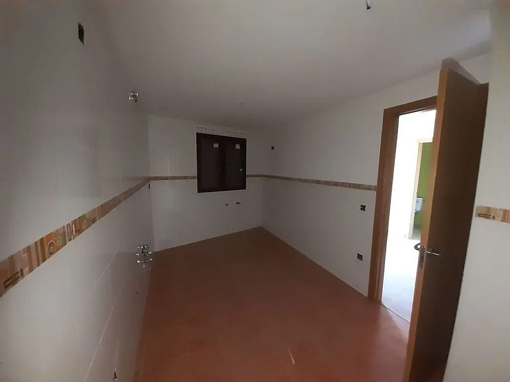 Esik - Terraced House with Terrace in Torrelaguna