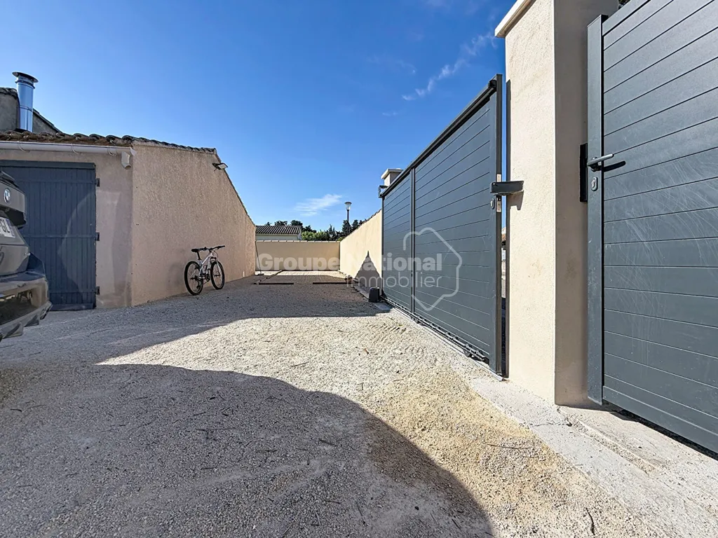 Extérieur - Villa avec Piscine et Garage à Mollégès