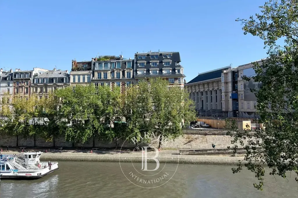 Extérieur - Co-Propriété à Paris 6ème avec Vue sur la Seine et Balcon