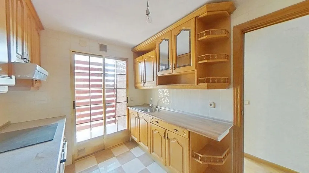 Cuisine - 2-Bedroom Flat with Metro Access in Numancia
