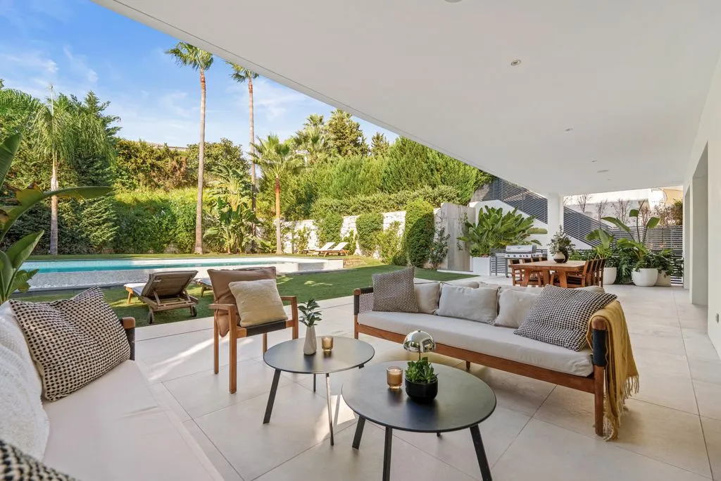 Terrasse - Contemporary Villa with Pool in Nueva Andalucía