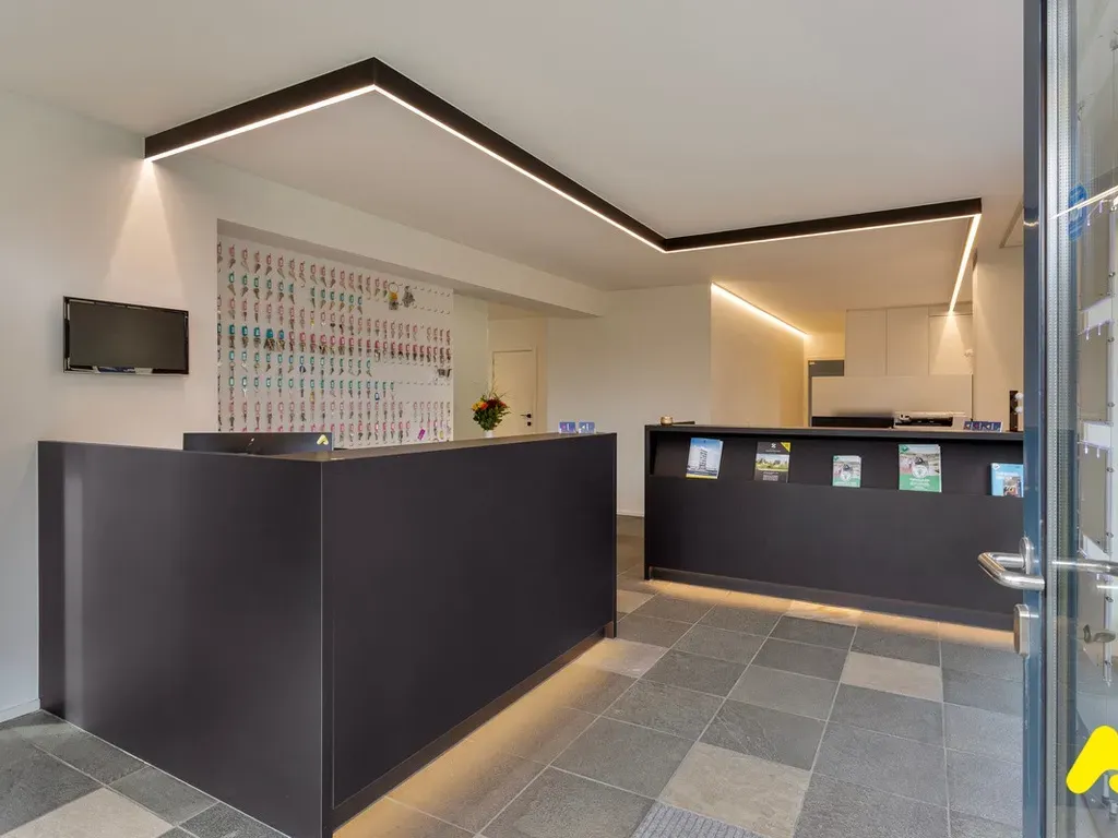Esik - Commercial Property with Two Receptions in De Panne
