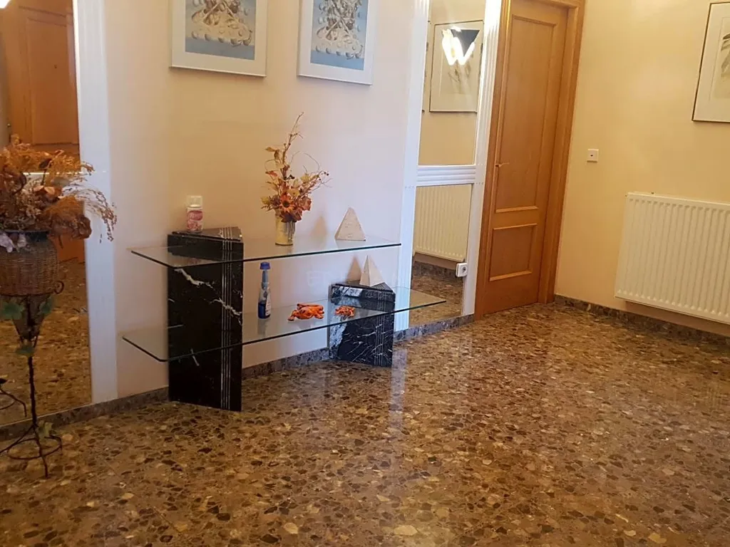 Esik - Spacious House with Terrace in Moncada