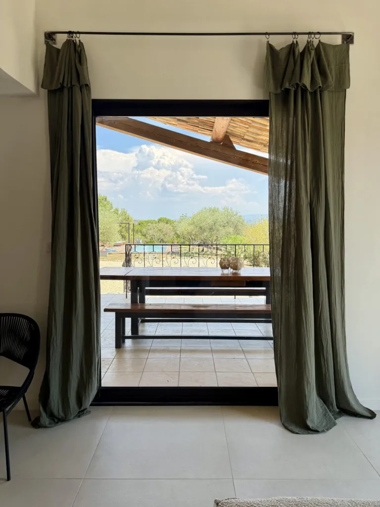 Séjour - Villa Rénovée avec Piscine à Cadenet