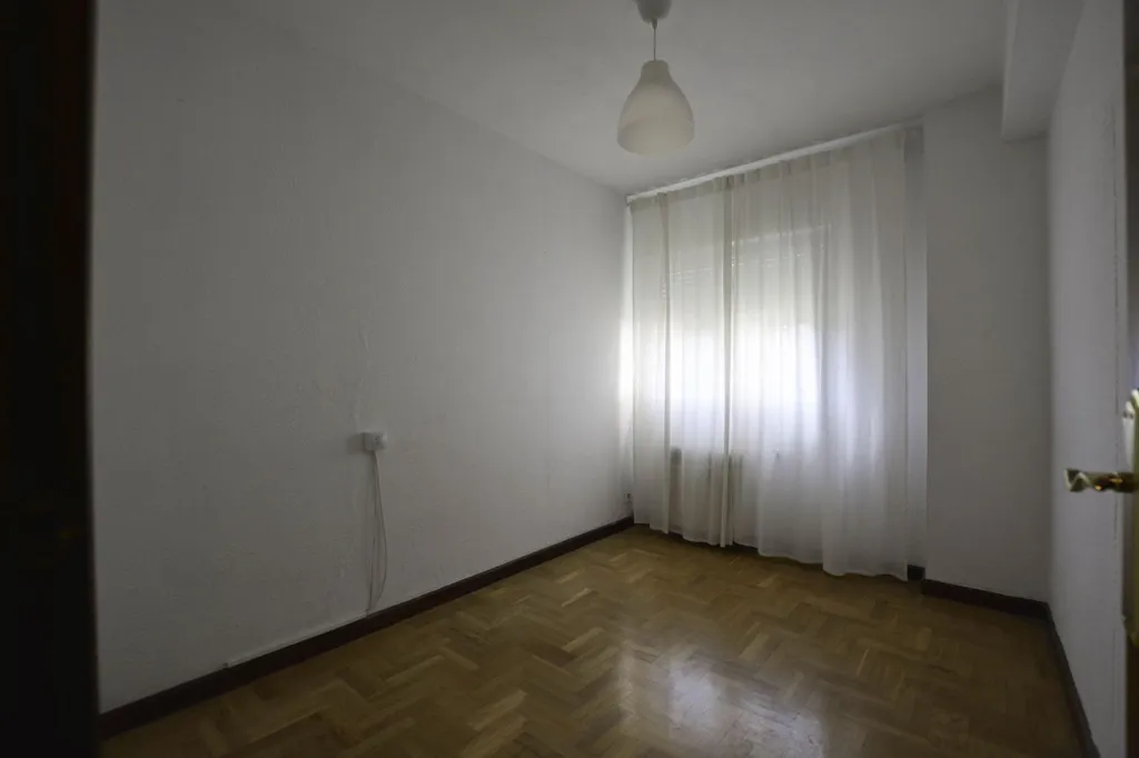 Toad - Three-Bedroom Flat with Balcony in Ventanielles
