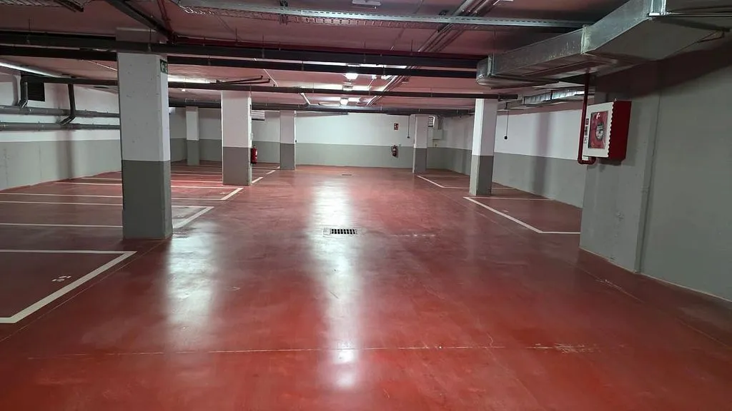 Garage - Apartment with Pool in Estepona Urbanisation