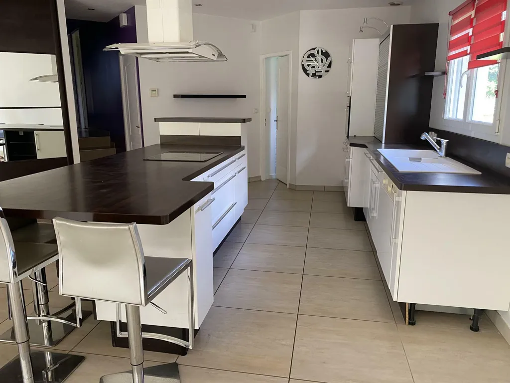 Kitchen - Villa with Pool near Villefranche-sur-Saône