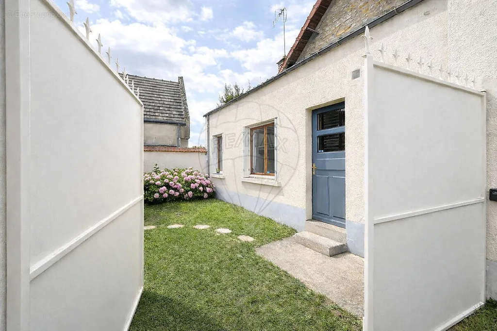 Garden - Charming 1920s House with Garden in Senlis