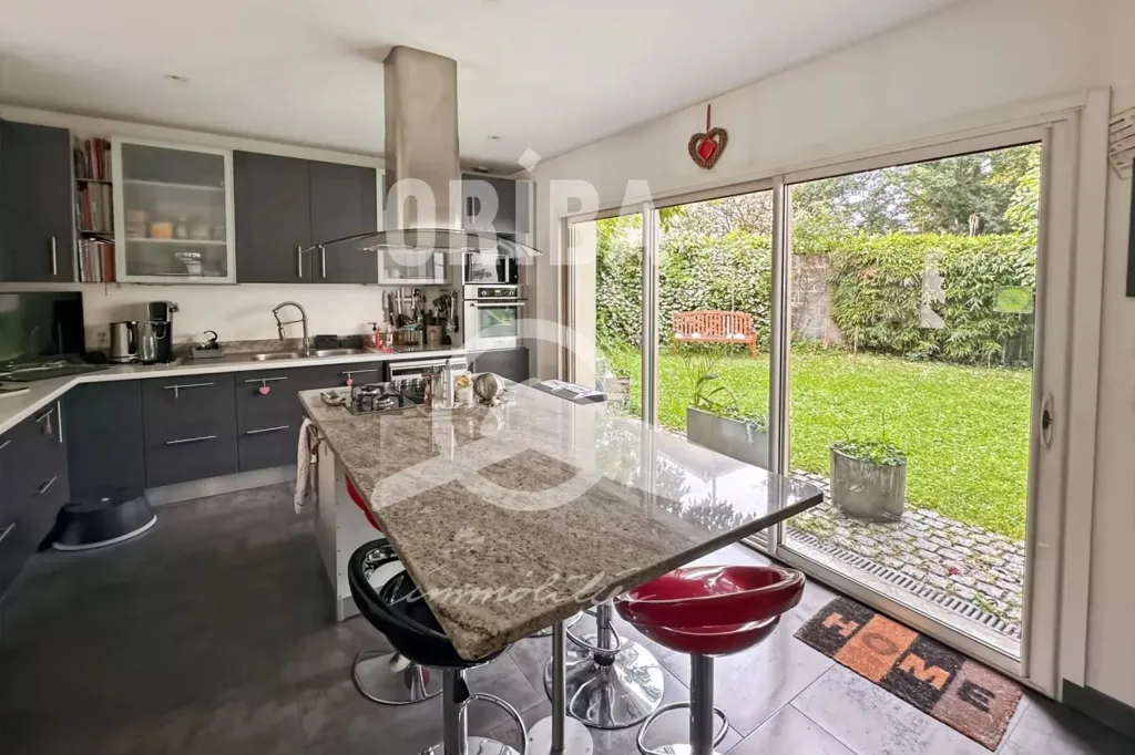Köök - Characterful Villa with Patio in Nantes