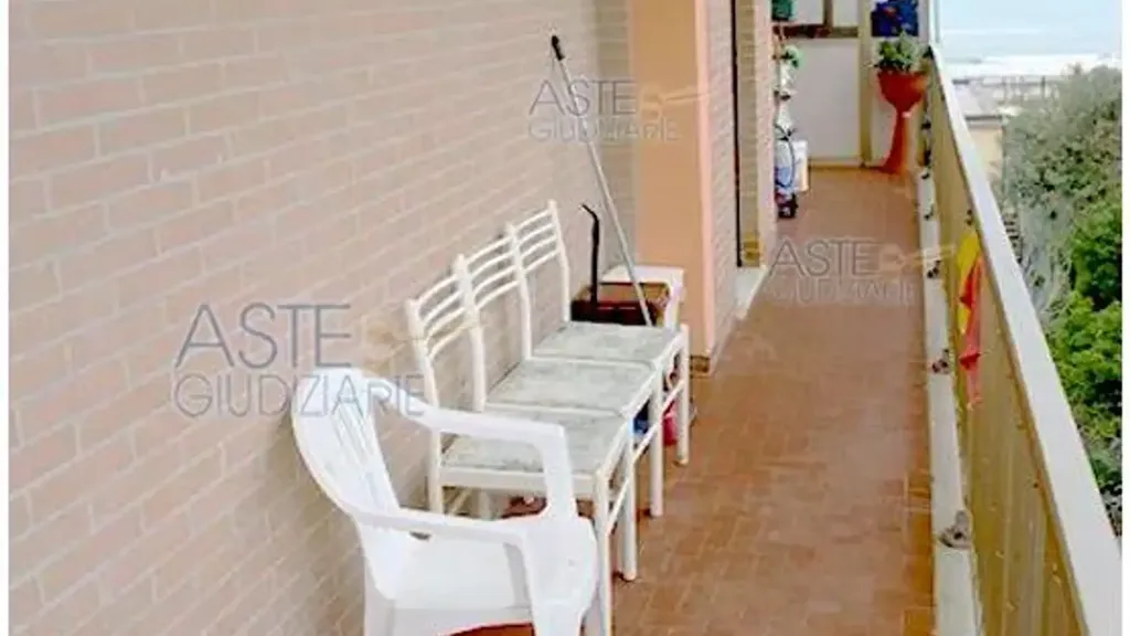 Balcon - Apartment with Balcony in Pomezia