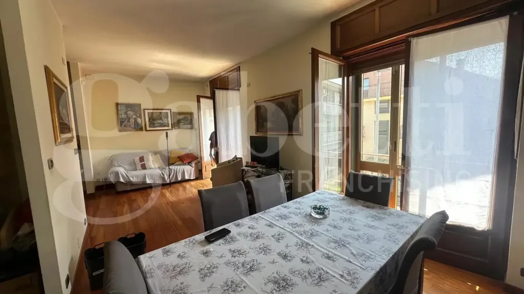 Salle à manger - Rustic Bungalow with Balconies in Collegno