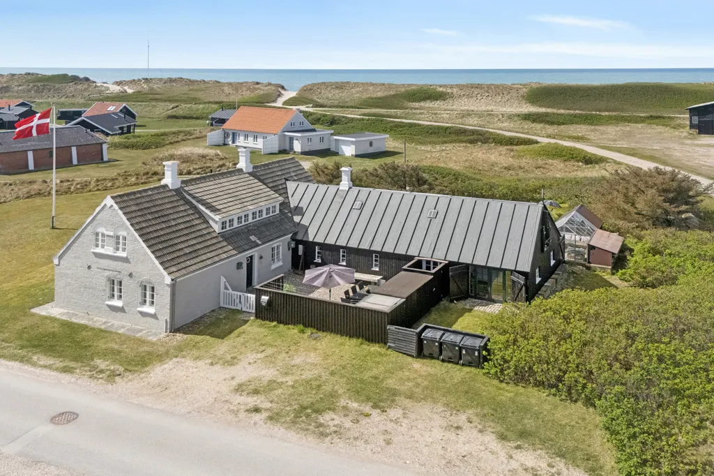 Vue aérienne - Conservation-Grade Lighthouse Farmhouse on West Coast