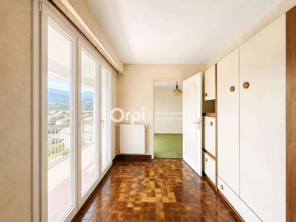 Chambres - Appartement Traversant avec Balcon à Albertville