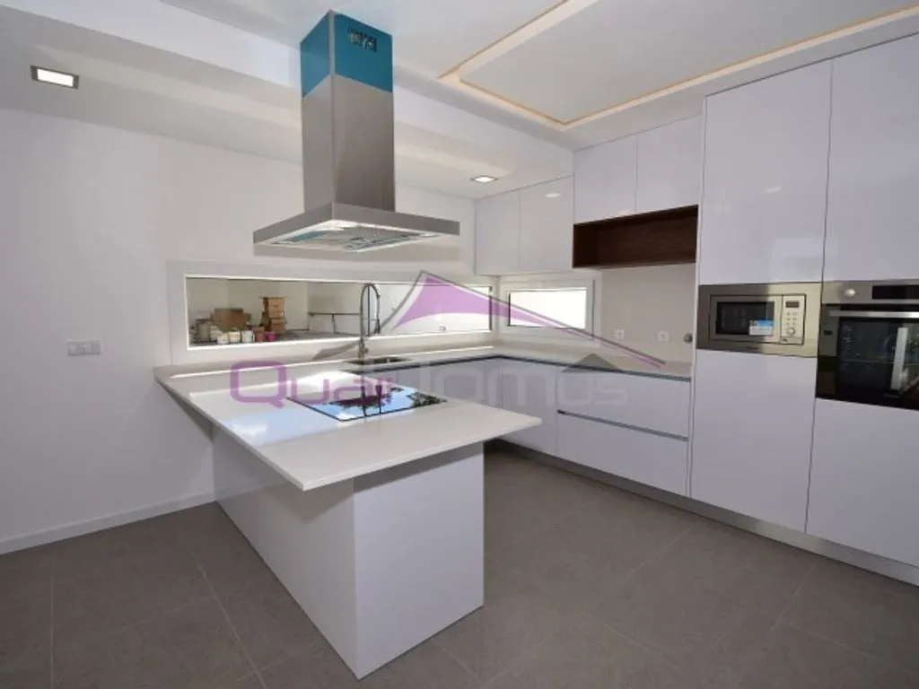 Kitchen - Modern Villa with Pool in Entroncamento