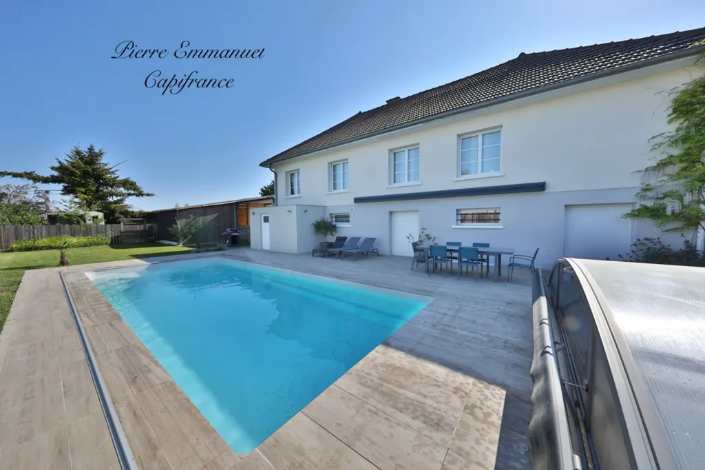 Piscine - Villa Contemporaine avec Piscine à Saint-Ambreuil