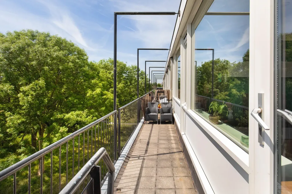 Balcon - 2-Bedroom Flat with South-Facing Balcony in Haarlem