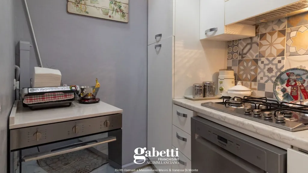 Cuisine - Renovated Apartment with Single Aspect in Lanciano