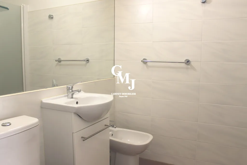 Vannitoad - 3-Bed Apartment with Sea View in Fréjus Plage