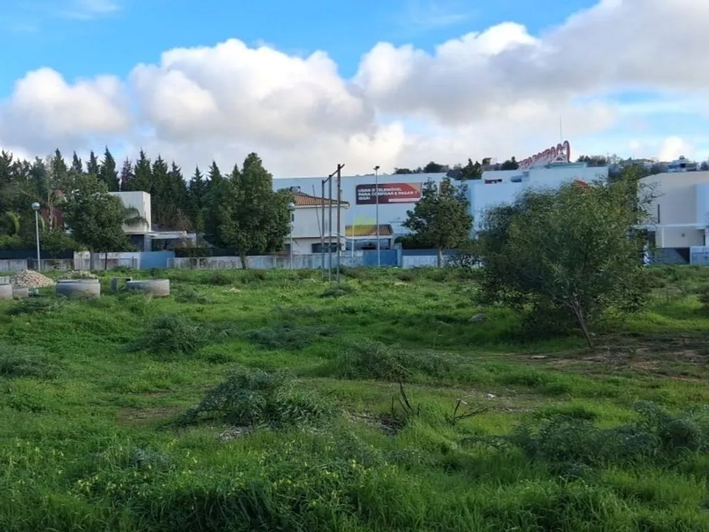 Jardin - Large Commercial Unit in Loulé, Algarve