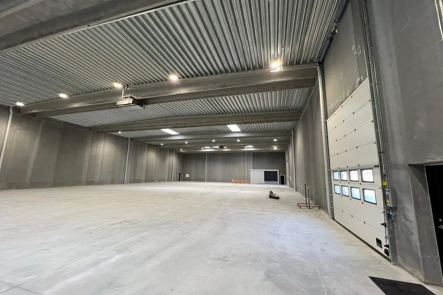 Garage - New Office/Domicile with High-Ceilinged Warehouse in Slangerup
