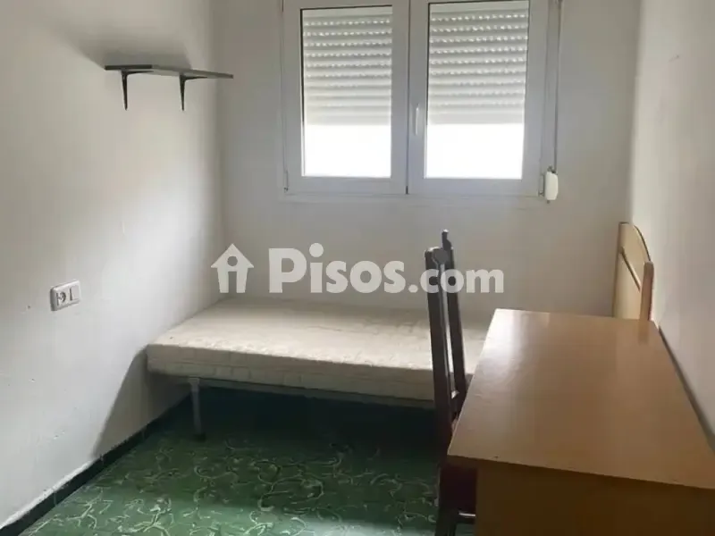 Chambres - Student Flat with Balcony in Eixample-Centre