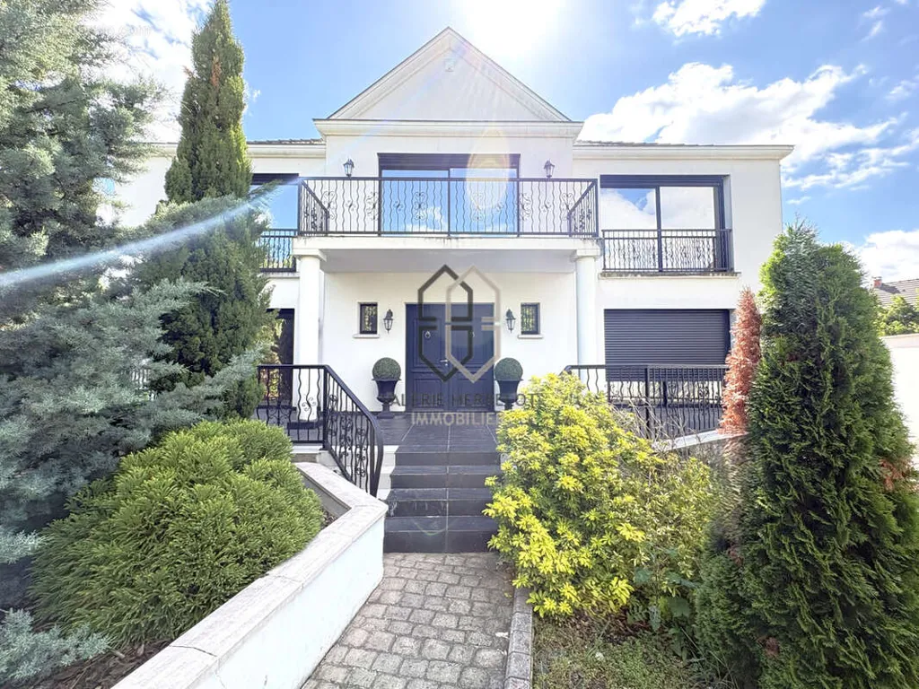 Extérieur - Maison Récemment Construite avec Terrasse au Calme