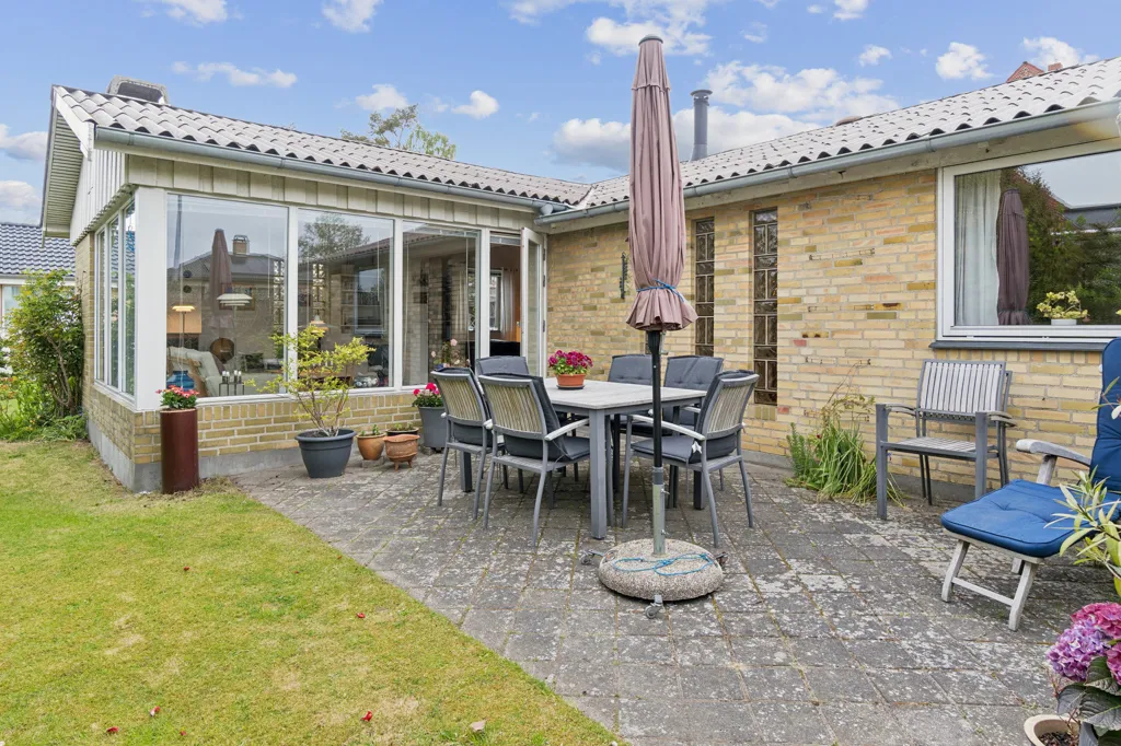 Terrazza - Gulstens Villa with Garden in Hvidovre