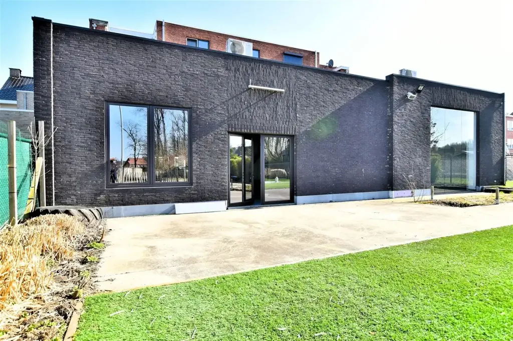 Välivaade - Multifunctional Business Premises with Outdoor Pool in Hamme