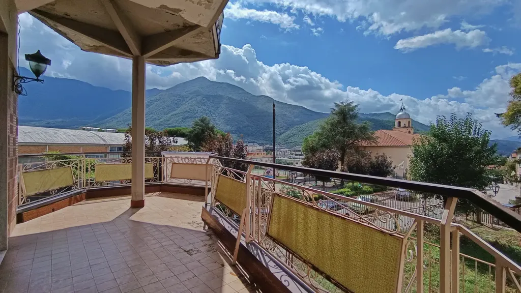 Balcon - Three-Bedroom Apartment with Balcony in Solofra