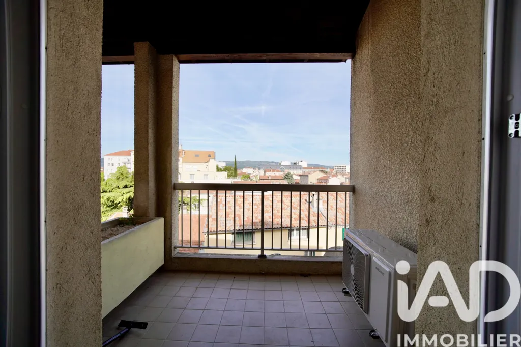 Rõdu - Renovated 2-Bed Flat with Mezzanine in Valence