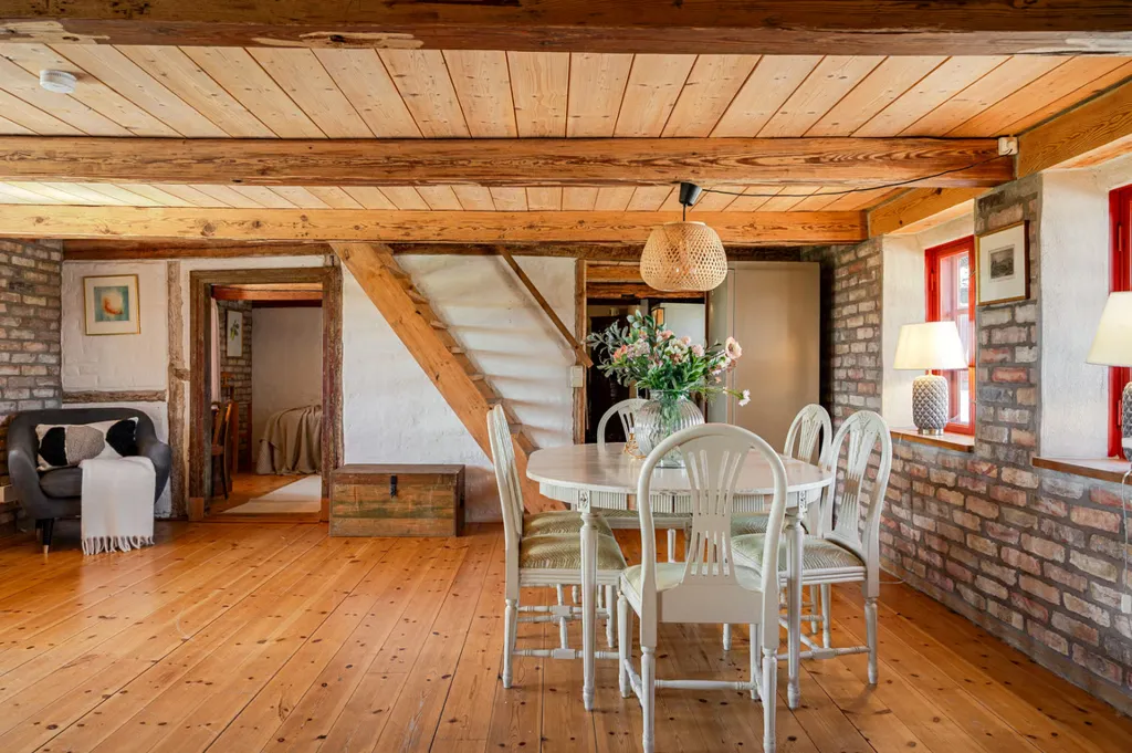 Söögituba - Historic Cross-Vaulted Farmhouse with Restaurant in Halland