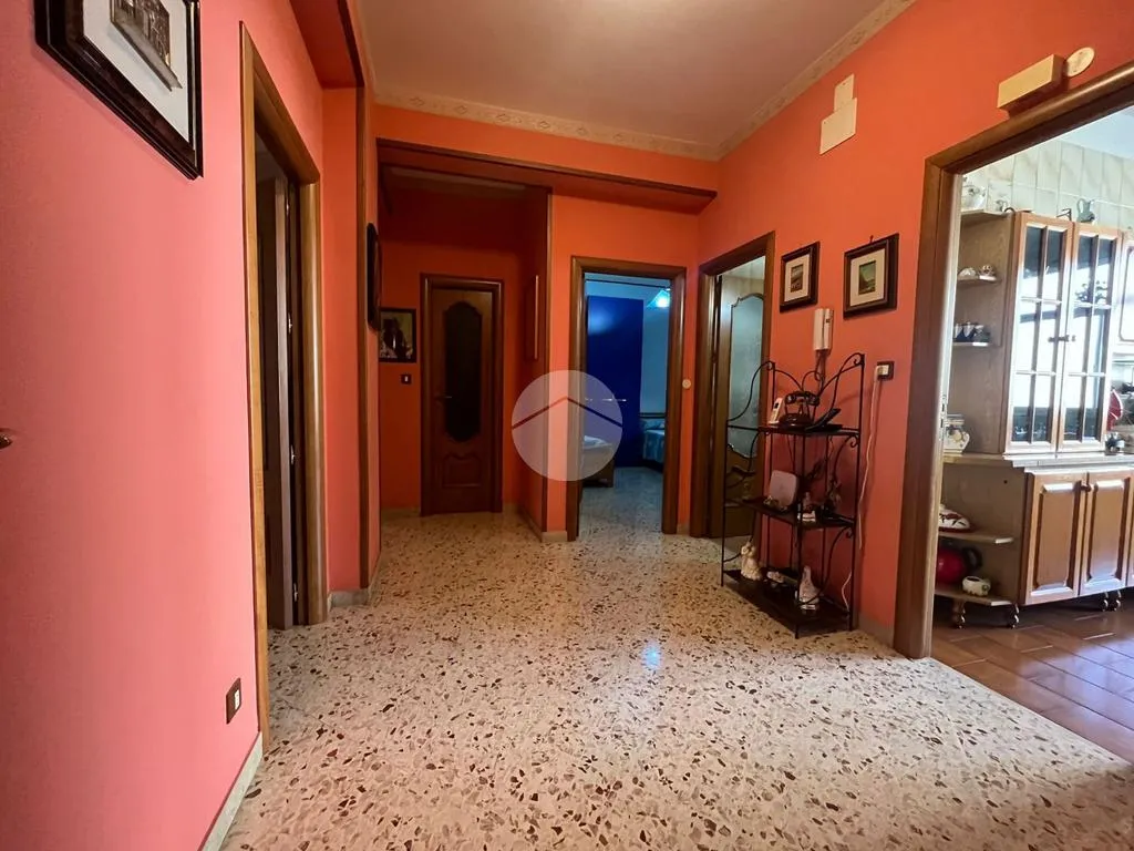Entrée - 1970s Apartment with Balcony in Palermo