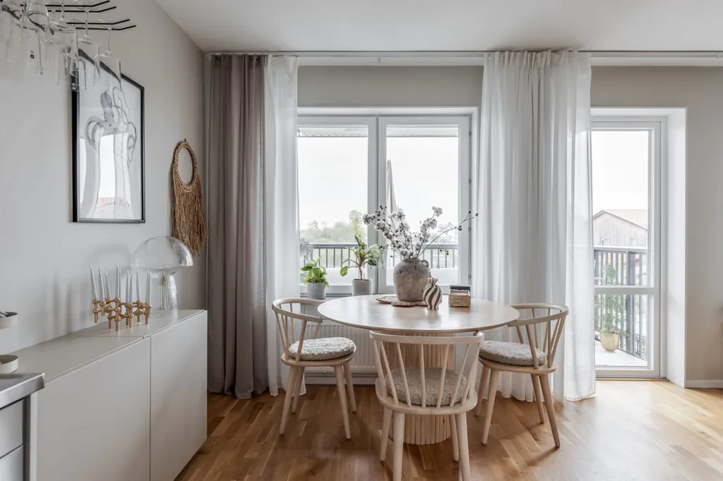 Salle à manger - Modern Flat with West Balcony in Norra Ormesta