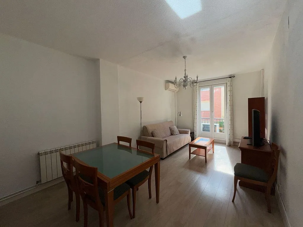 Elutuba - Amueblado Flat with Balcony in Nuevos Ministerios