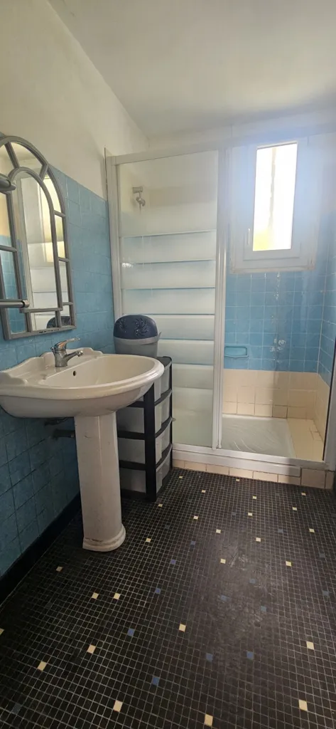 Salles de bain - Maison de Plain-Pied avec Terrain Boisé à Callac