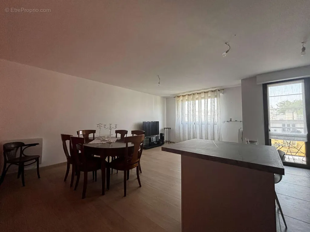 Salle à manger - Appartement Refait à Neuf avec Balcons au Centre-Sud d'Aulnay-sous-Bois