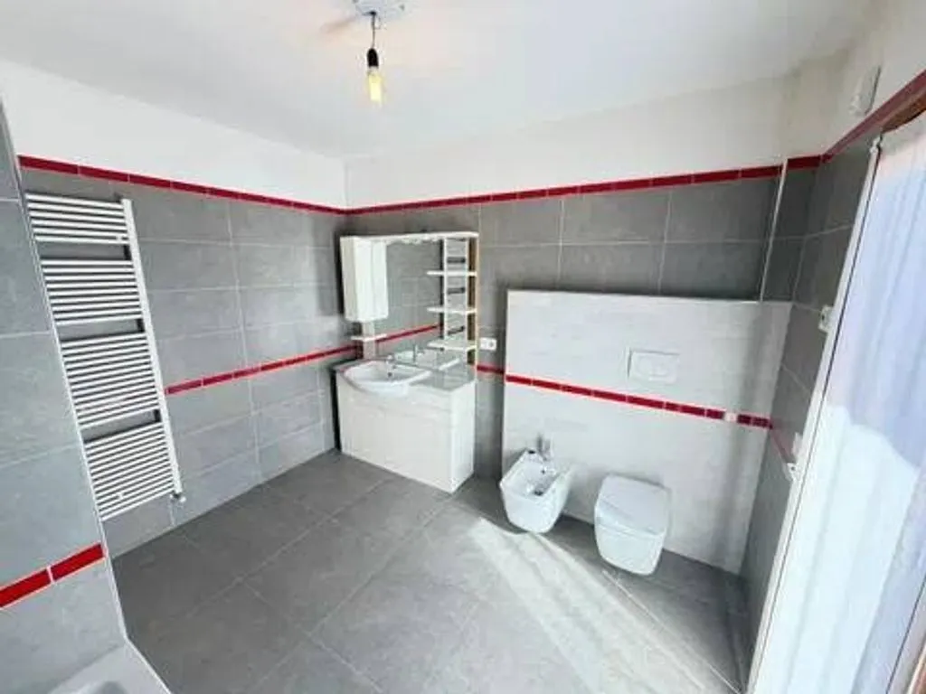 Salles de bain - Modern Villa with Solar Panels in Limana, Veneto