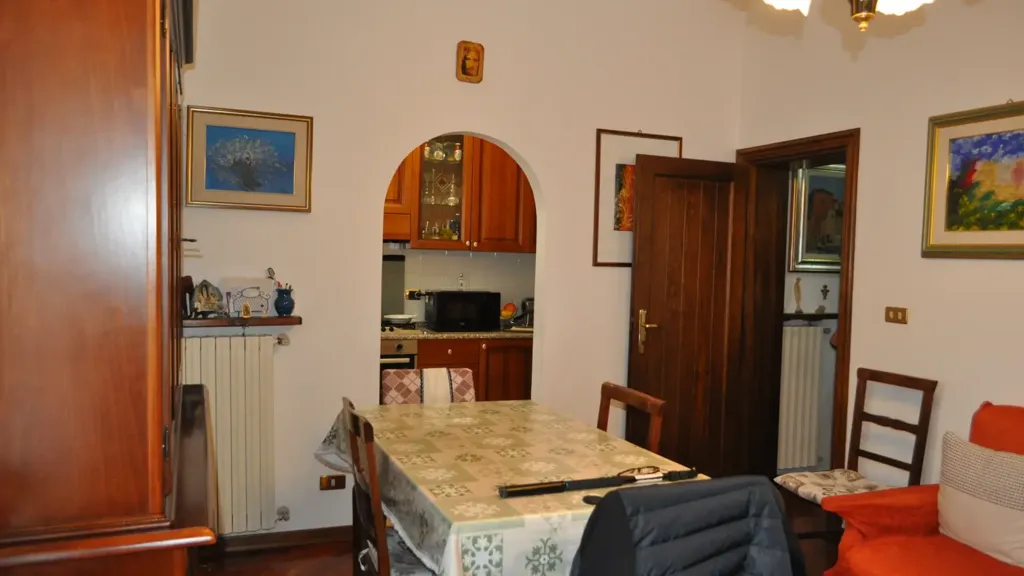 Söögituba - Three-Bedroom Apartment with Balcony in Bedonia