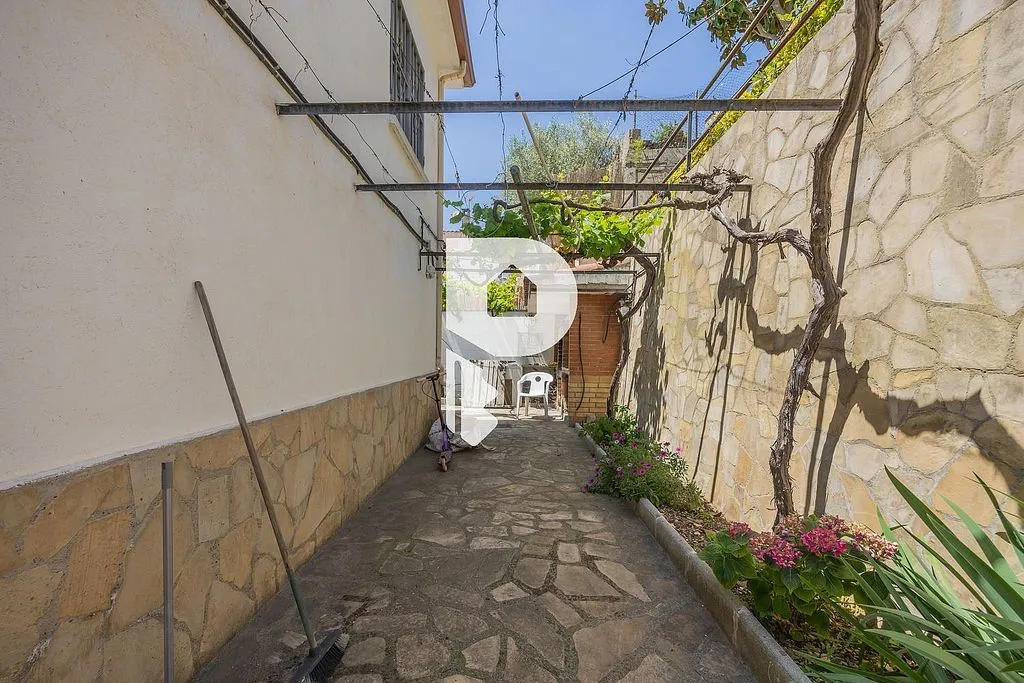 Garden - Chalet with Pool and Terrace in Corbera de Llobregat