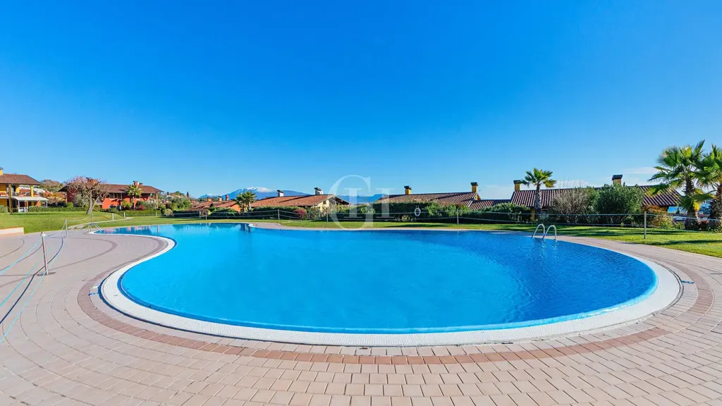Piscine - Trilocale with Private Garden in Padenghe Sul Garda