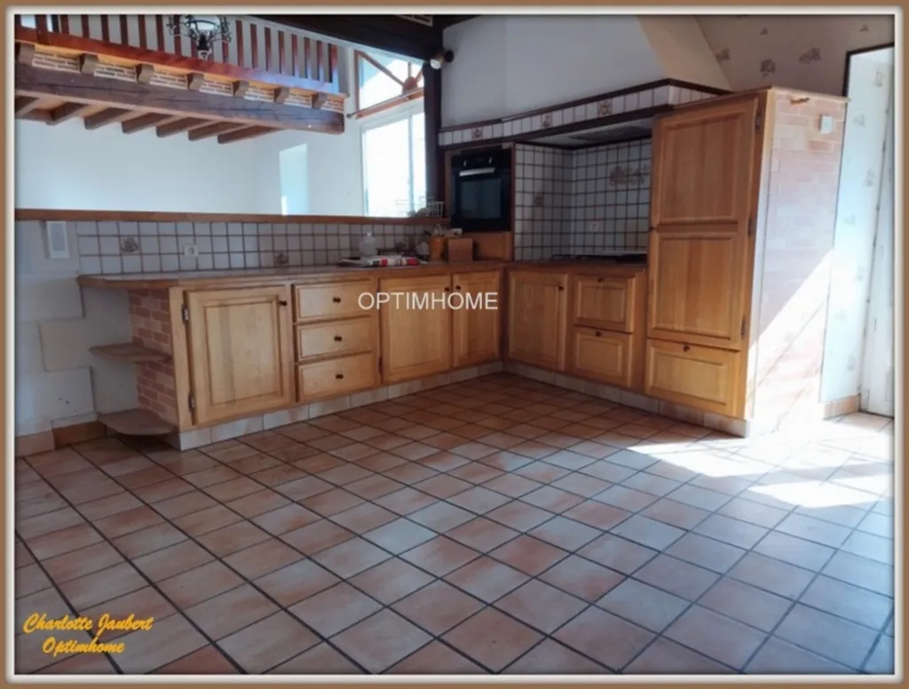 Cuisine - Maison en Pierre avec Jardin à Chalais