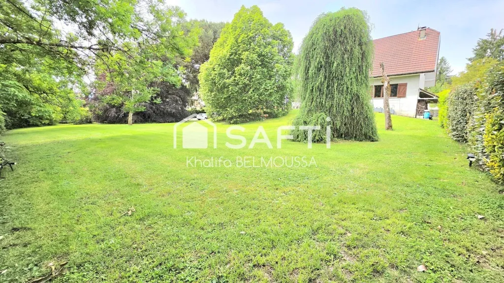 Aed - Traditional House with Garden in Brens