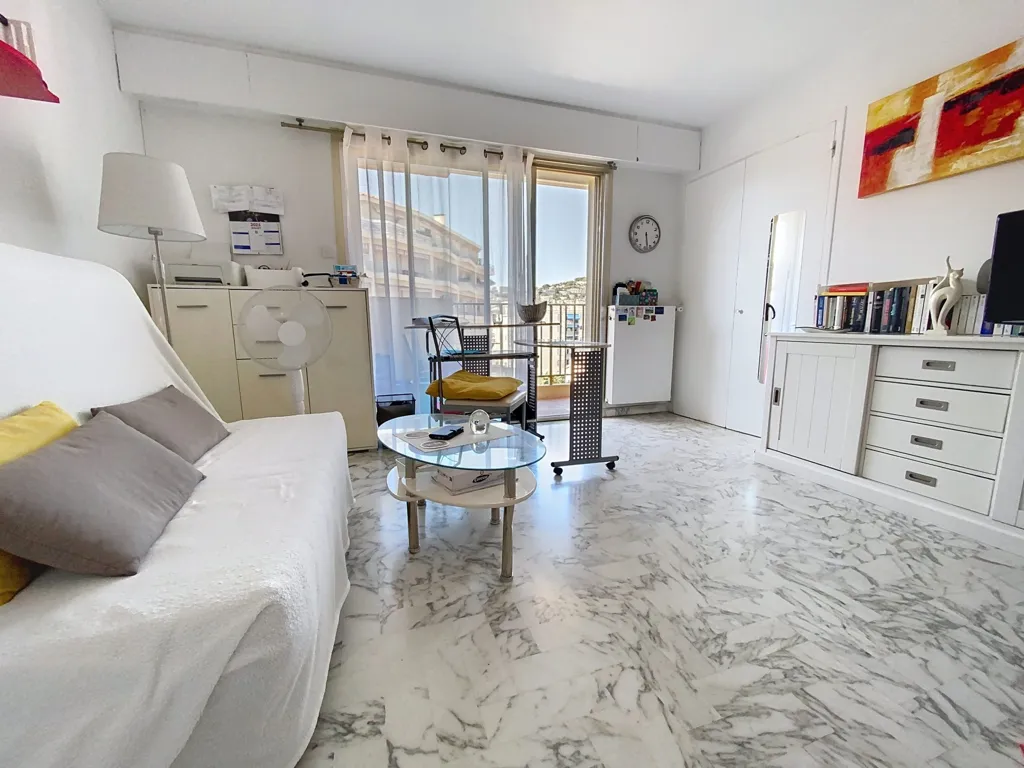 Elutuba - Studio with Loggia in Le Cannet