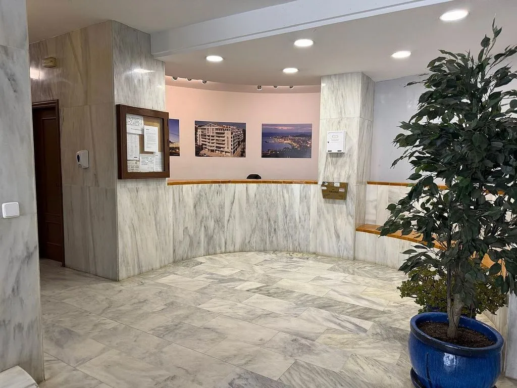 Entrée - Penthouse with Terrace in Sohail Zone