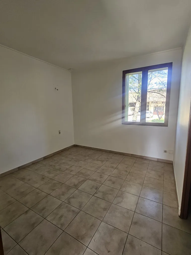 Pièces - Appartement T2 avec Terrasse en Campagne à Travaillan