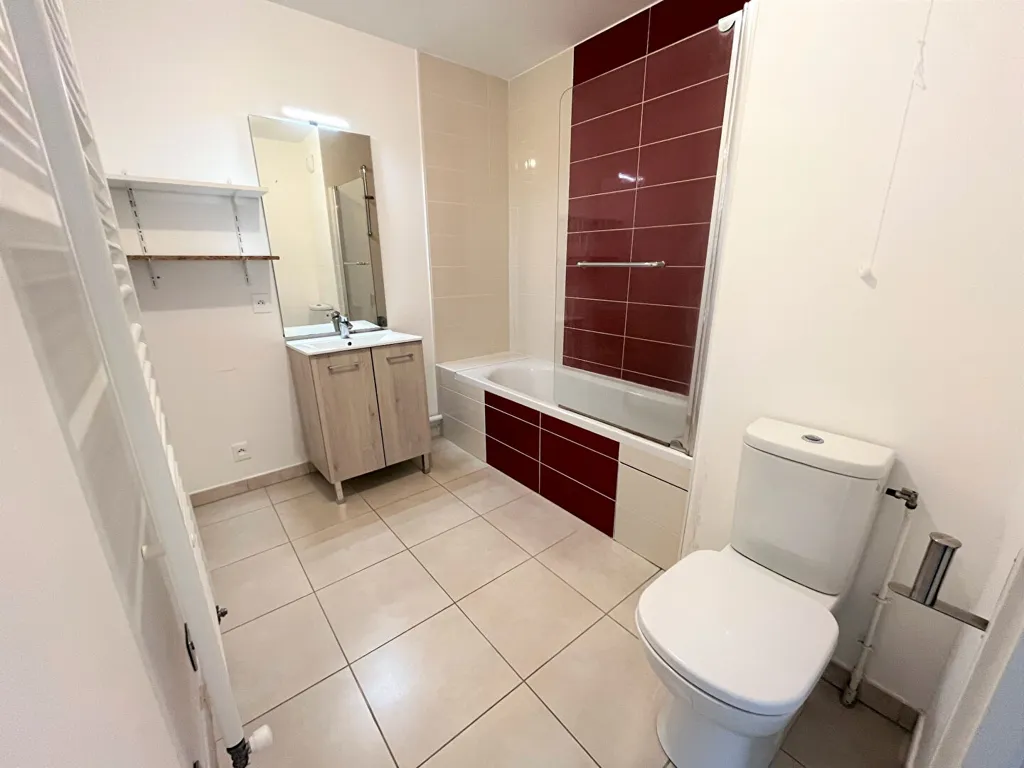 Vannitoad - 3-Bed Flat with Parking in Troyes Centre