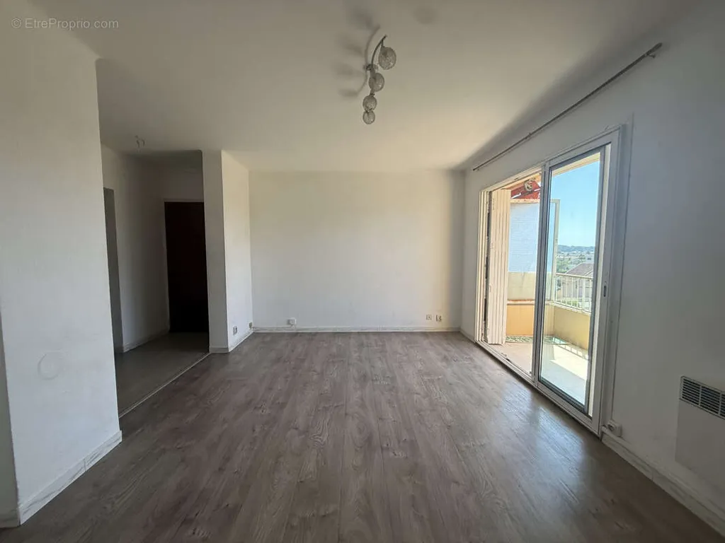 Pièces - Appartement T3 avec Balcon Sud aux Sablettes