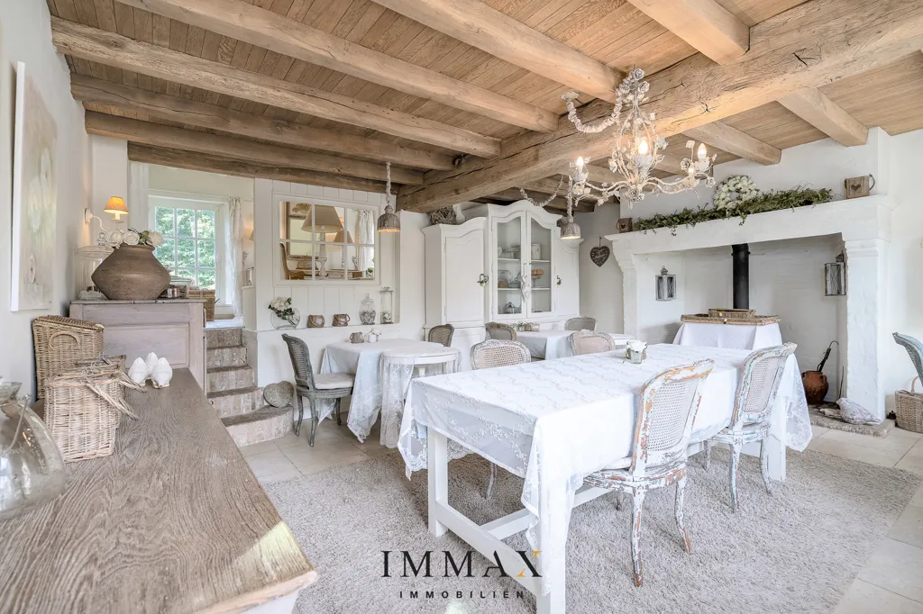 Söögituba - Restored Manor with Water Surround in Jabbeke