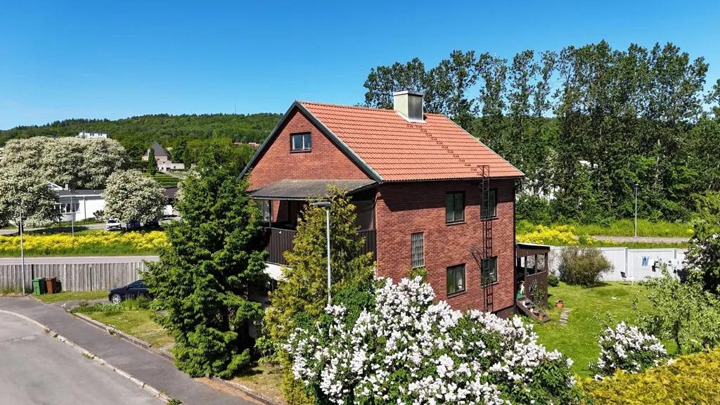 6-toaline maja asukohas Skövde kommun